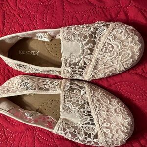Joe Boxer canvas lace shoes Size 7 never worn